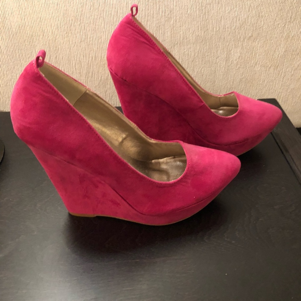 Pink wedges